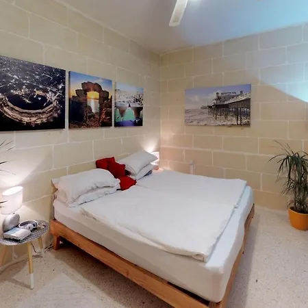 Apartment Bay *